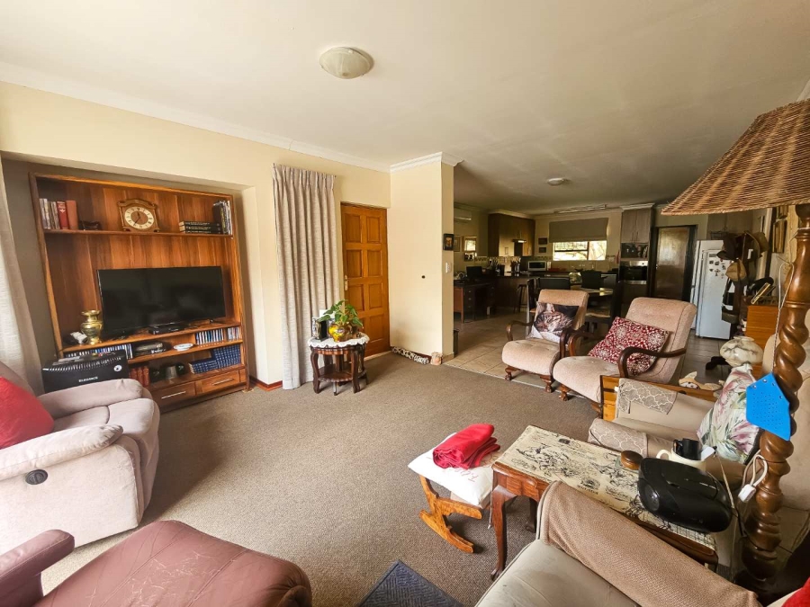 2 Bedroom Property for Sale in Langenhovenpark Free State